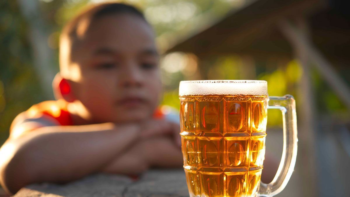 Disminuye a 10 años la edad de inicio en el consumo de alcohol