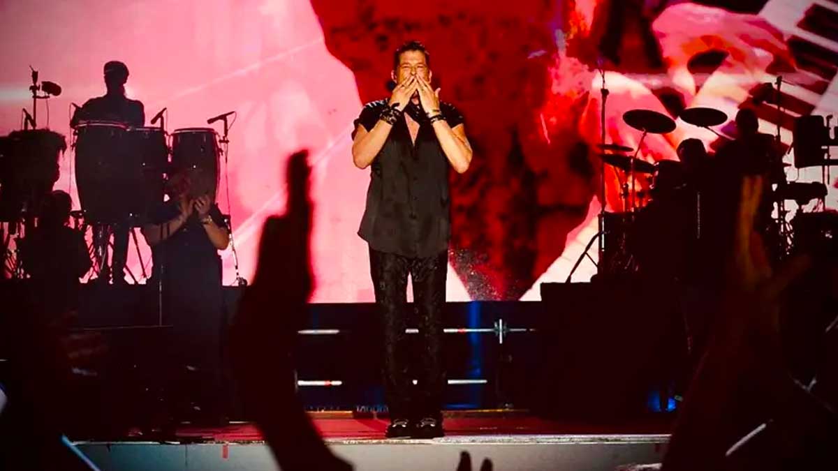 Carlos Vives inicia su gira europea con un vibrante concierto en Sevilla