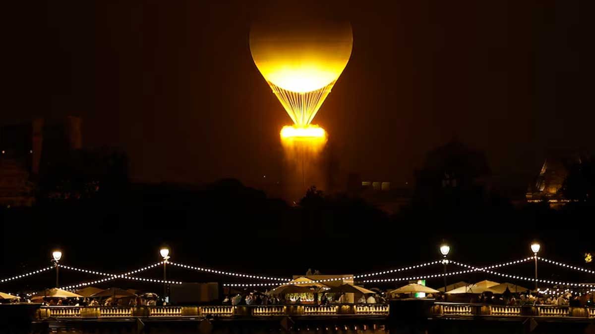 La llama olímpica ilumina París en una emotiva ceremonia