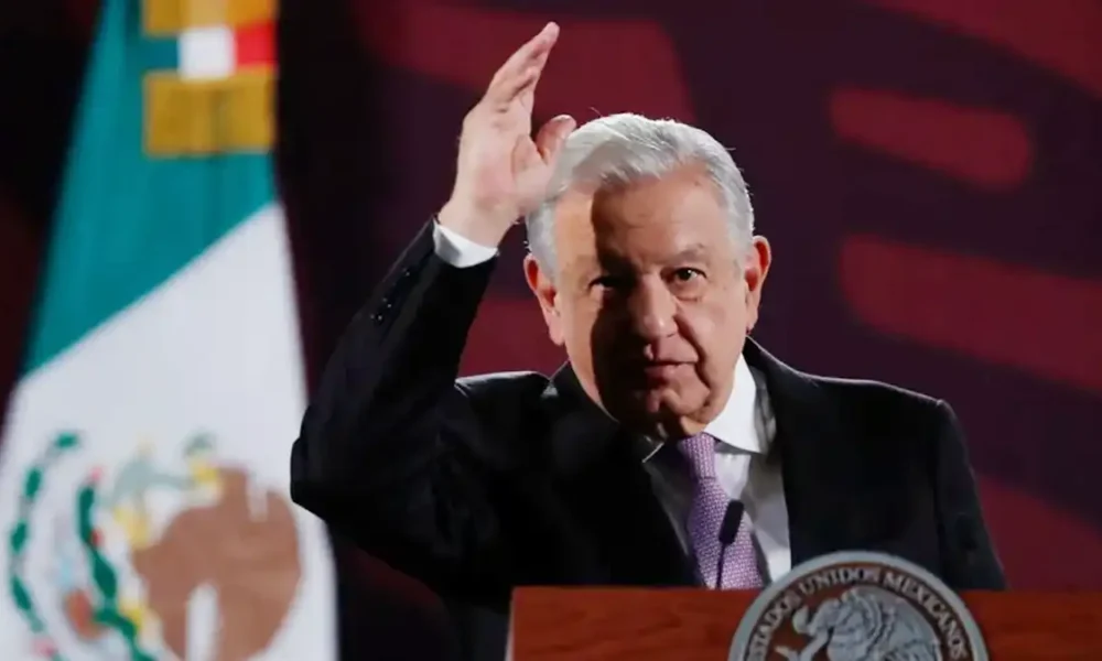 AMLO alaba los medios independientes en un foro dependiente