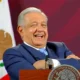AMLO descalifica a las calificadoras y niega efectos de la reforma en la economía.