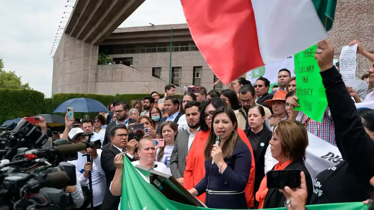 AMLO acusa a trabajadores del PJF y empresarios de «paleros de la corrupción»