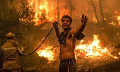 Incendio arrasa Atenas y se cobra su primera víctima