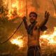 Incendio arrasa Atenas y se cobra su primera víctima