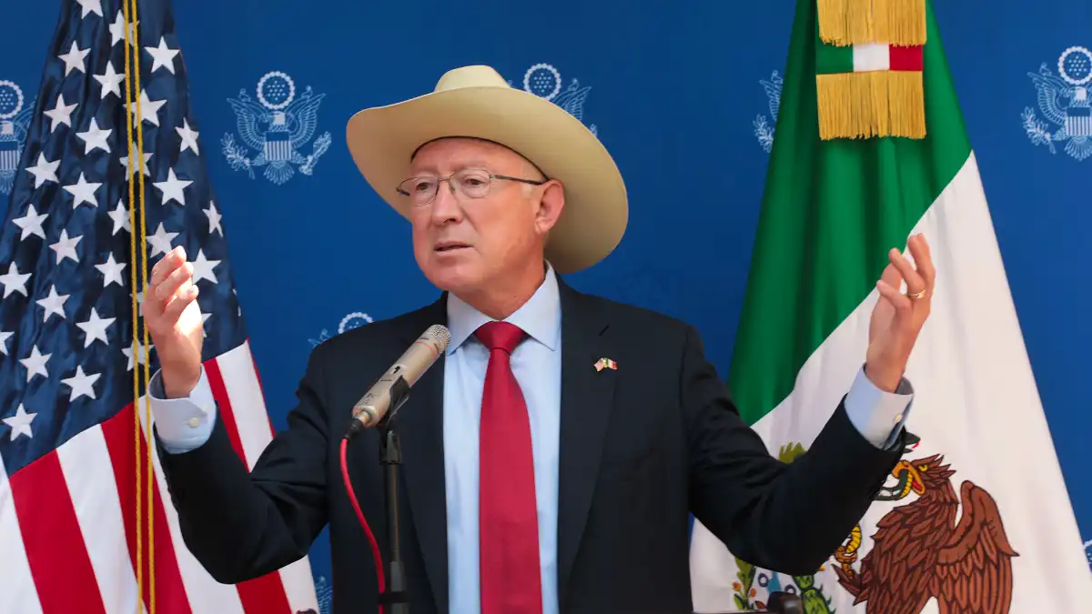 López Obrador responde a Ken Salazar: ‘México no es una colonia’