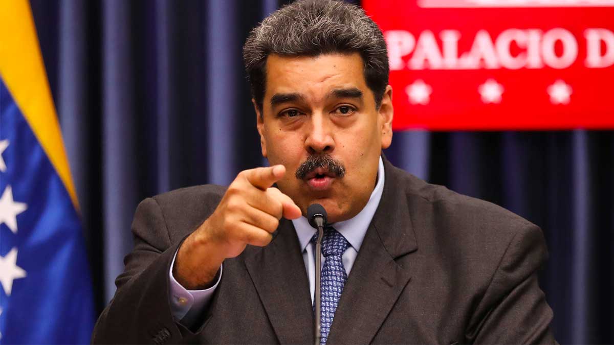 Maduro declara insurrectos a los opositores Machado y González