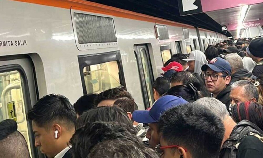 Persona se arroja a las vías y causa caos en el Metro CDMX. Metrobús registra fallas técnicas