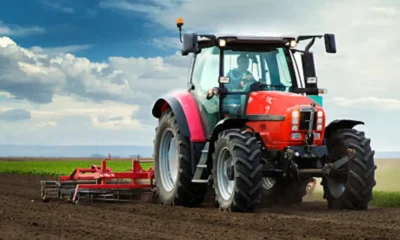Trump amenaza con arancel del 200% a John Deere si produce en México