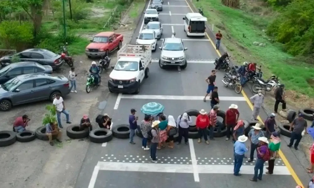 Bloqueos por disputas entre cárteles aíslan pueblos de la frontera y la Sierra