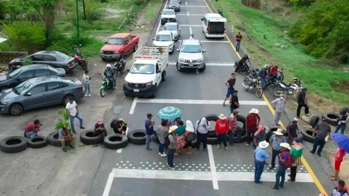 Bloqueos por disputas entre cárteles aíslan pueblos de la frontera y la Sierra