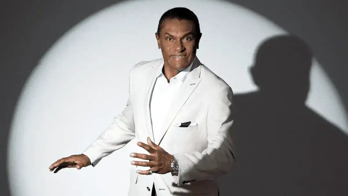 El bolero cubano clásico renace con El Canario: «Si te contara»