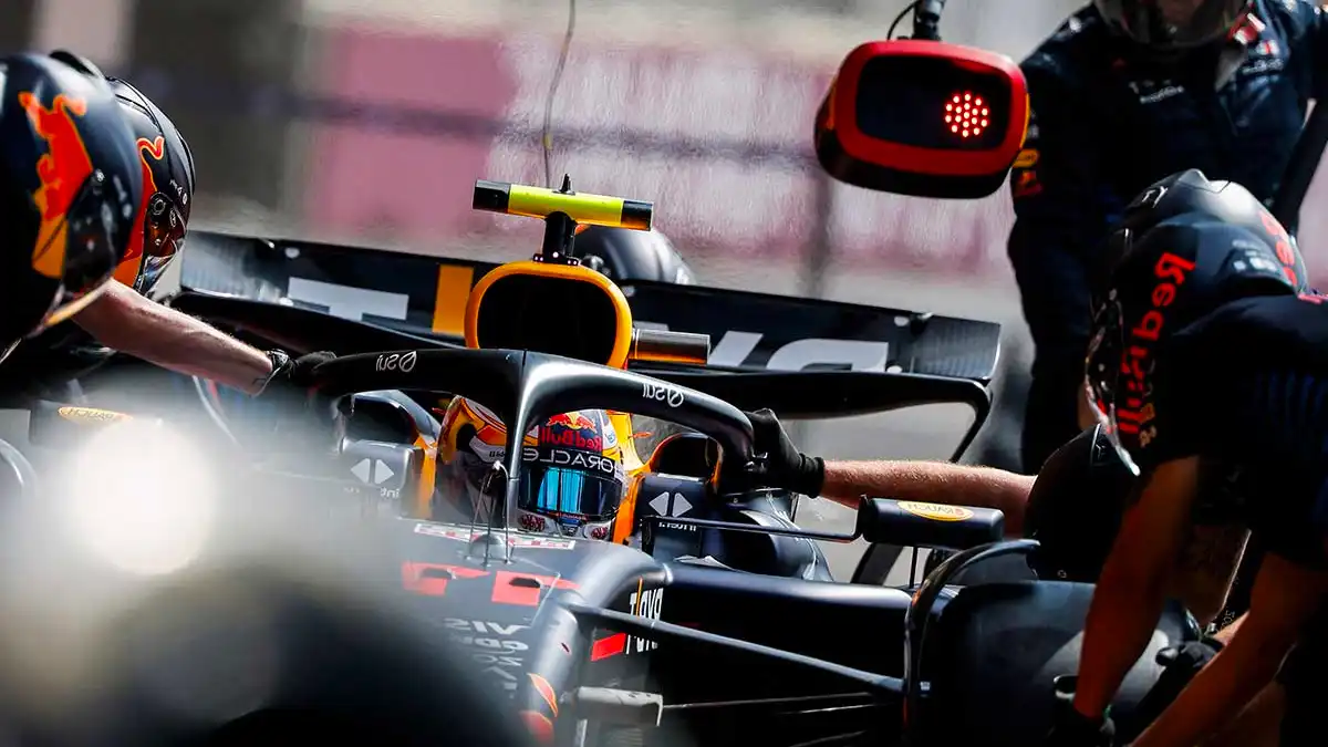 ‘Resucita’ Checo Pérez en Azerbaiyán durante las prácticas libres