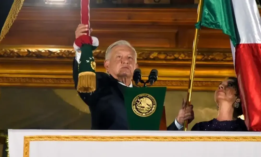 AMLO canta el grito del cisne desde el Zócalo capitalino