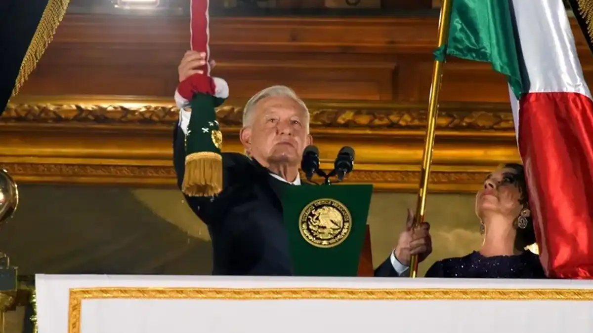 AMLO canta el grito del cisne desde el Zócalo capitalino