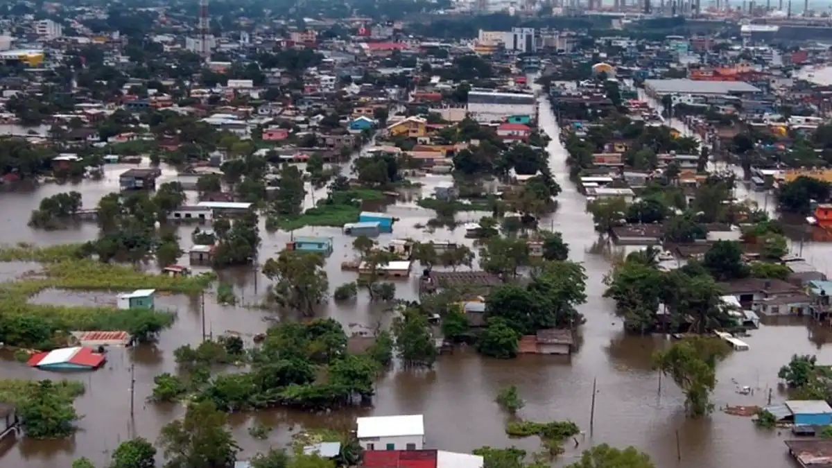 Huracán John amenaza con inundaciones destructivas en Oaxaca