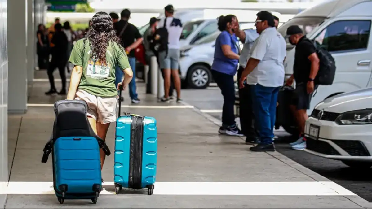 Aeropuerto de CDMX impone restricciones a Uber en sus terminales