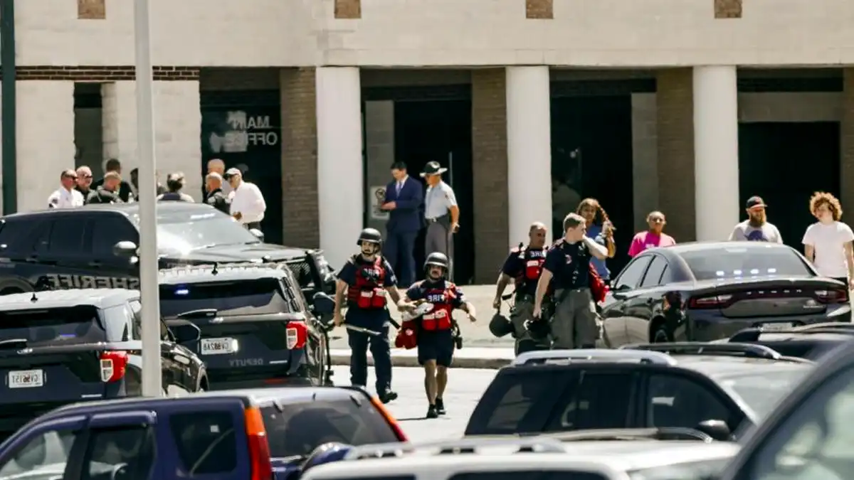 Tiroteo en instituto de Georgia se cobra 4 vidas. Biden pide acción