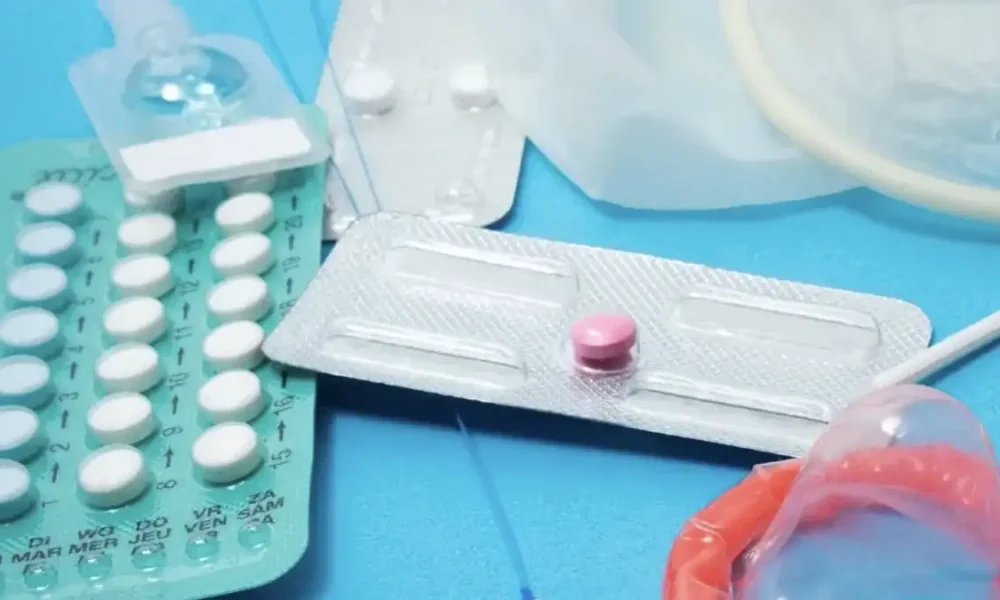 Biden propone anticonceptivos gratuitos en farmacias para 2024