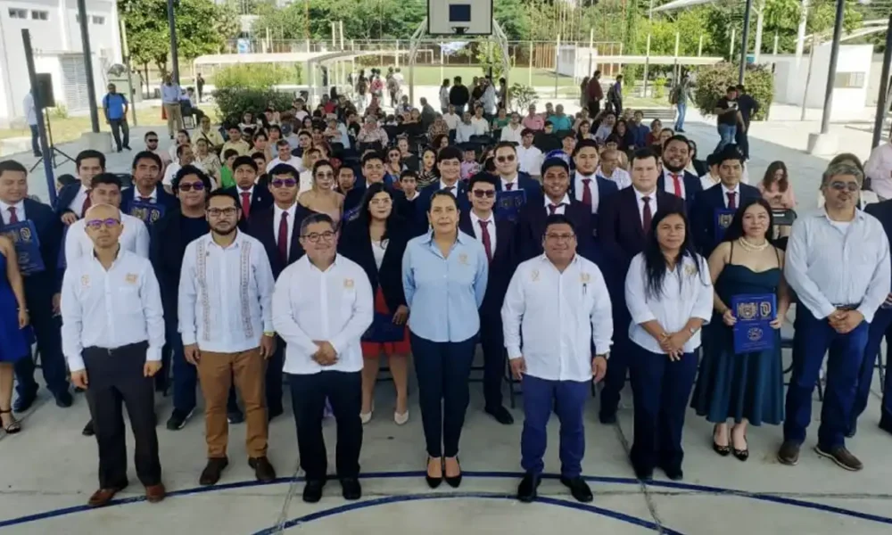 La UNACH celebra a sus egresados en Física y Matemáticas