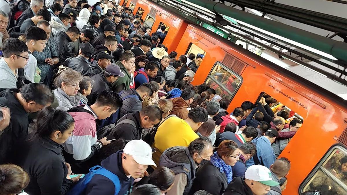 Caos y retrasos en el Metro y Metrobús de CDMX: ¿Acaso es noticia?
