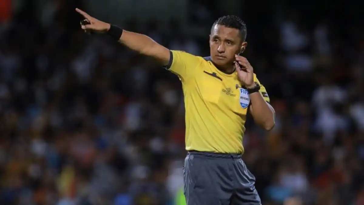 Iván Barton, el árbitro más odiado por Honduras