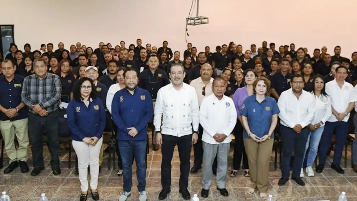 UNACH entrega nombramientos a 182 trabajadores de Tapachula