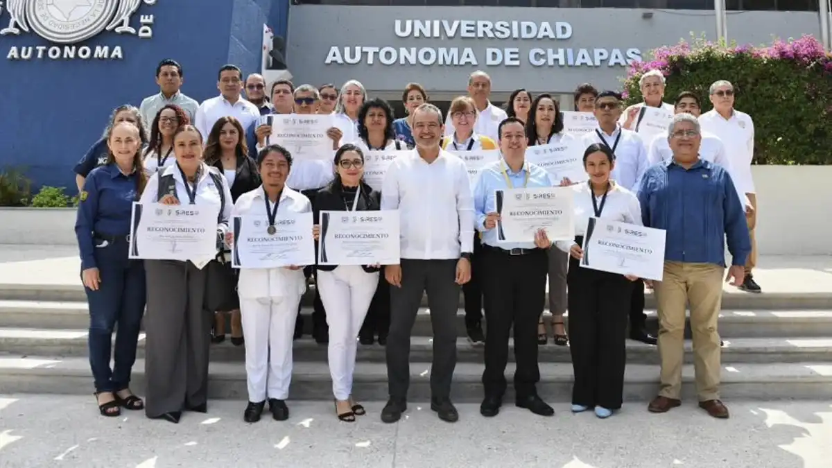 UNACH entrega premio Carlos Maciel a la vocación social
