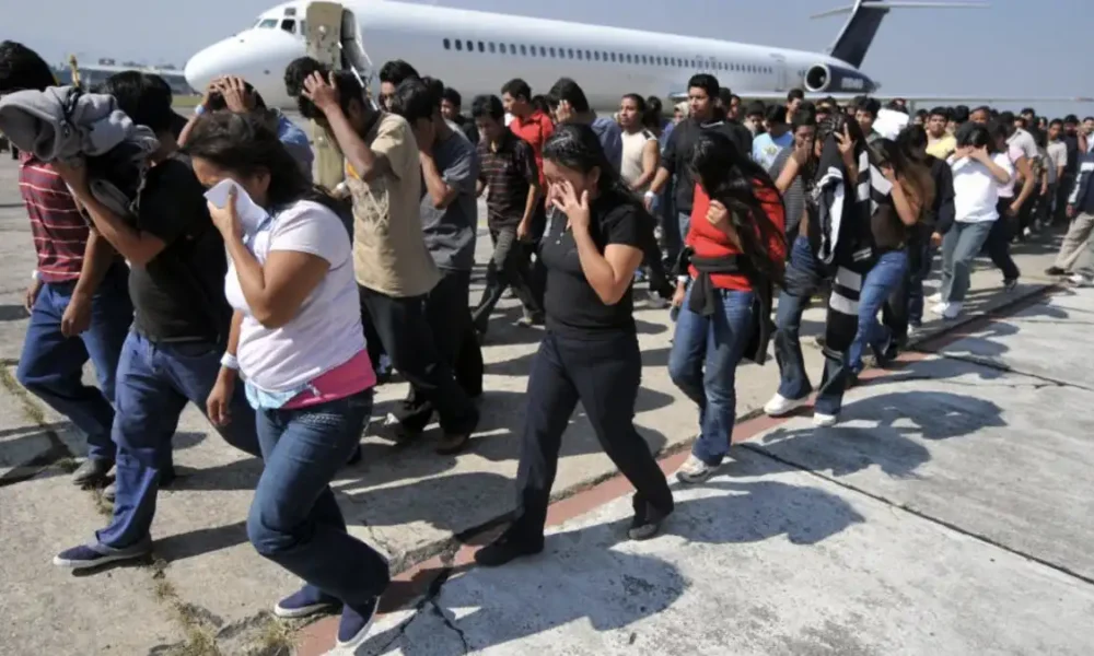 Colombia recibe a 200 migrantes deportados de EE. UU. tras crisis diplomática