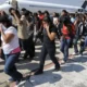 Colombia recibe a 200 migrantes deportados de EE. UU. tras crisis diplomática