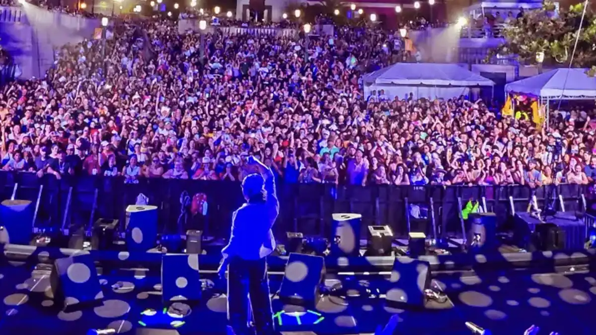 Elvis Crespo deleita con su show en las Fiestas de la Calle San Sebastián