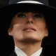 Melania Trump deslumbra en la investidura de su esposo como presidente de EUA