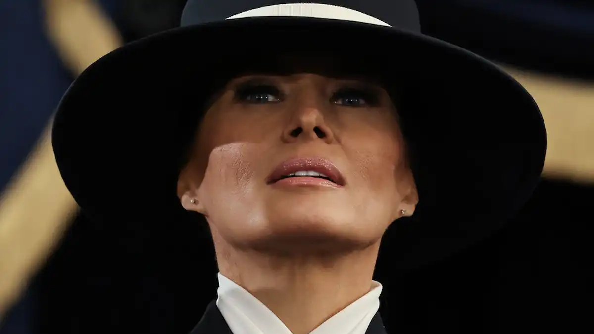 Melania Trump deslumbra en la investidura de su esposo como presidente de EUA