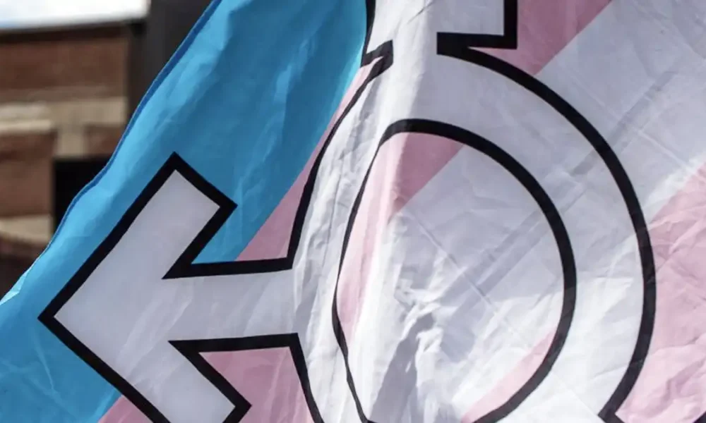 Argentina prohíbe cirugías de cambio de sexo en menores de edad