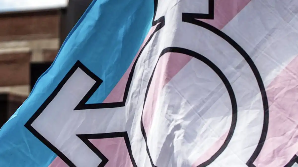Argentina prohíbe cirugías de cambio de sexo en menores de edad