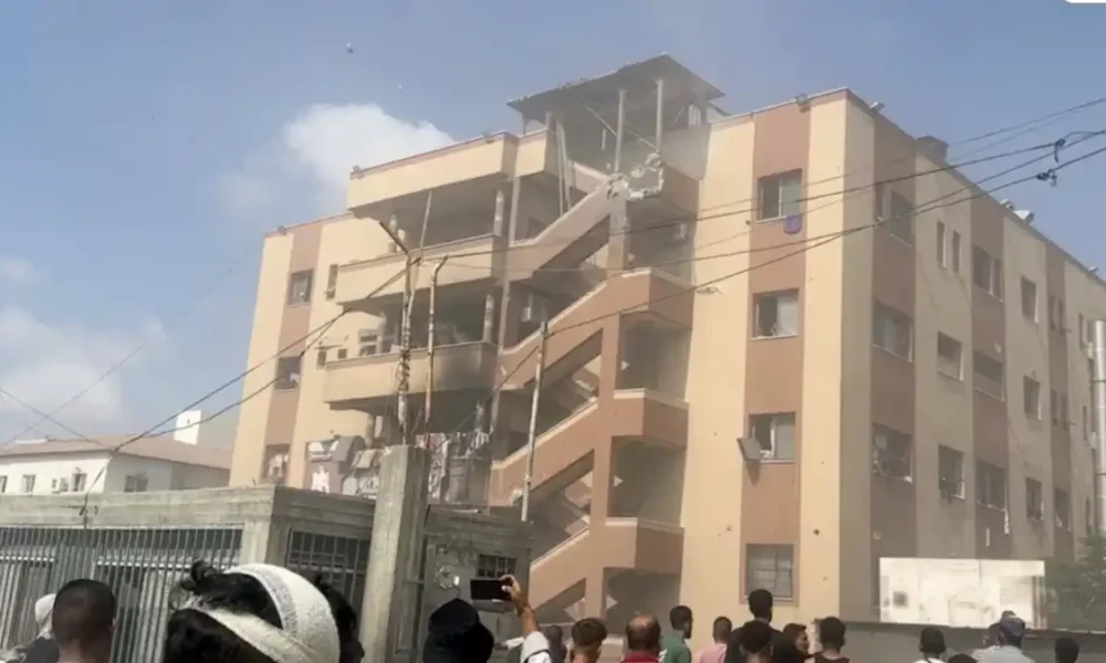 Israel ataca hospital en Gaza dejando más de 20 muertos, incluidos cinco periodistas