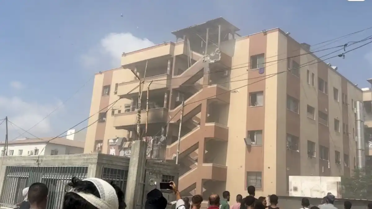 Israel ataca hospital en Gaza dejando más de 20 muertos, incluidos cinco periodistas