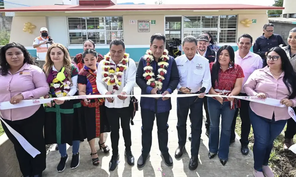 Gobernador de Chiapas inaugura aulas, centro de mujeres y casa de salud en Pueblo Nuevo