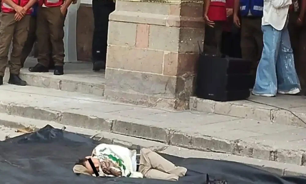 Niño lanzado desde un balcón en Ameca expone los límites de una tradición patriótica