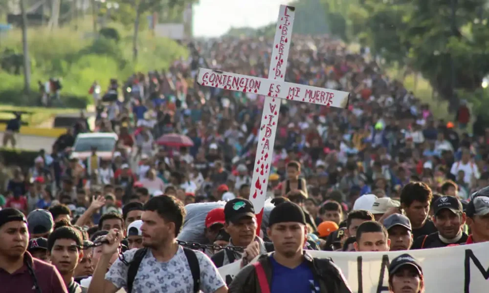 Caravana migrante en Chiapas retoma su ruta desde Tapachula hacia Estados Unidos