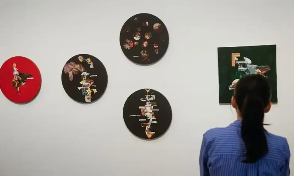 Isabel Coixet presenta sus collages en San Sebastián antes del festival