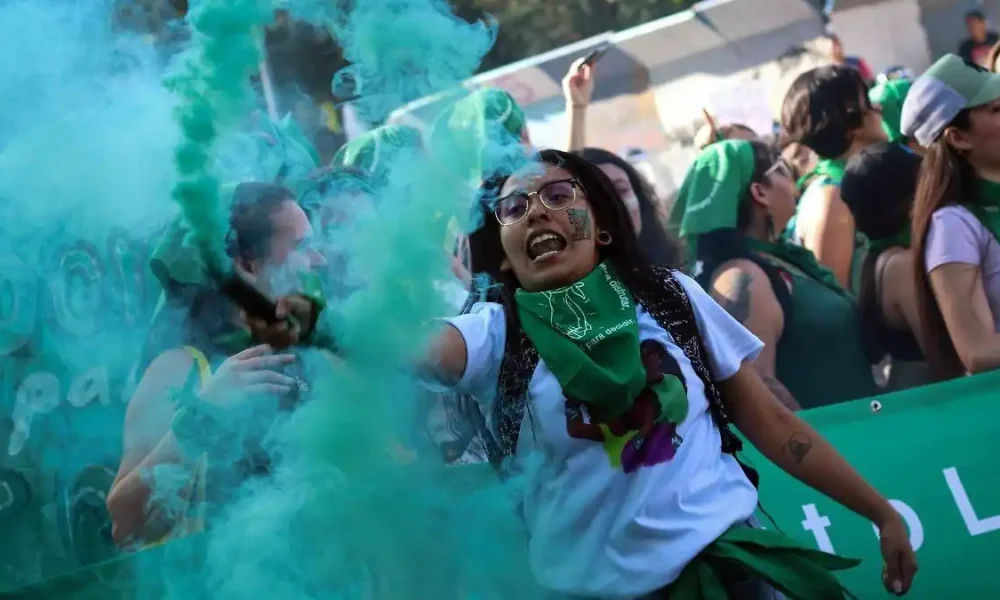 Marcha 28S CDMX reclama aborto legal y acceso efectivo a la salud