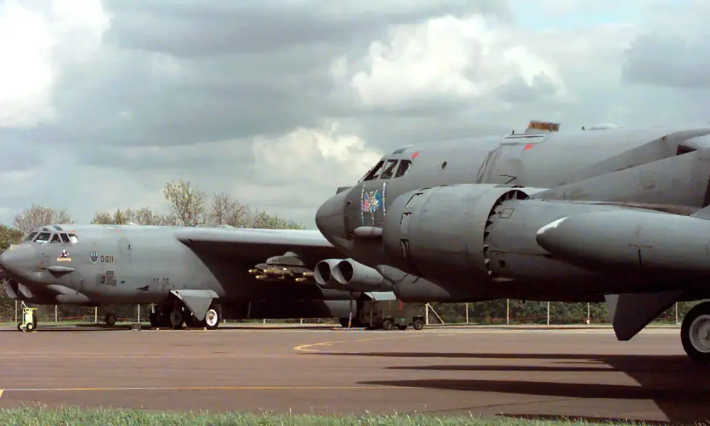 RAF Fairford activa alerta tras la detención de cinco hombres en Reino Unido