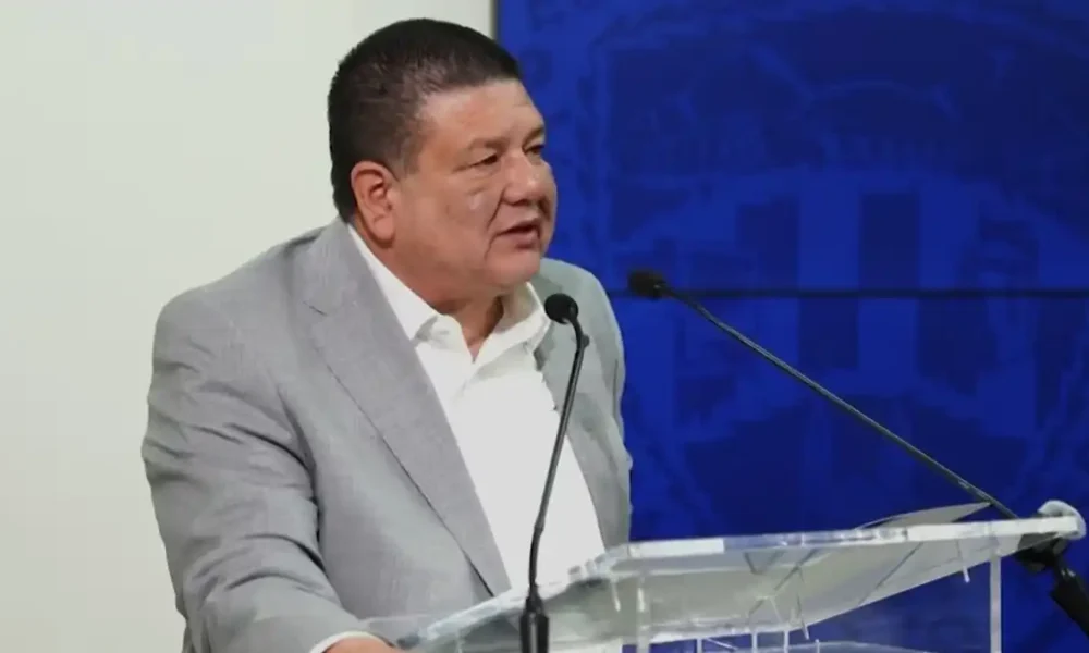 El exfiscal César Jáuregui llega al Altiplano por presunta traición a la patria