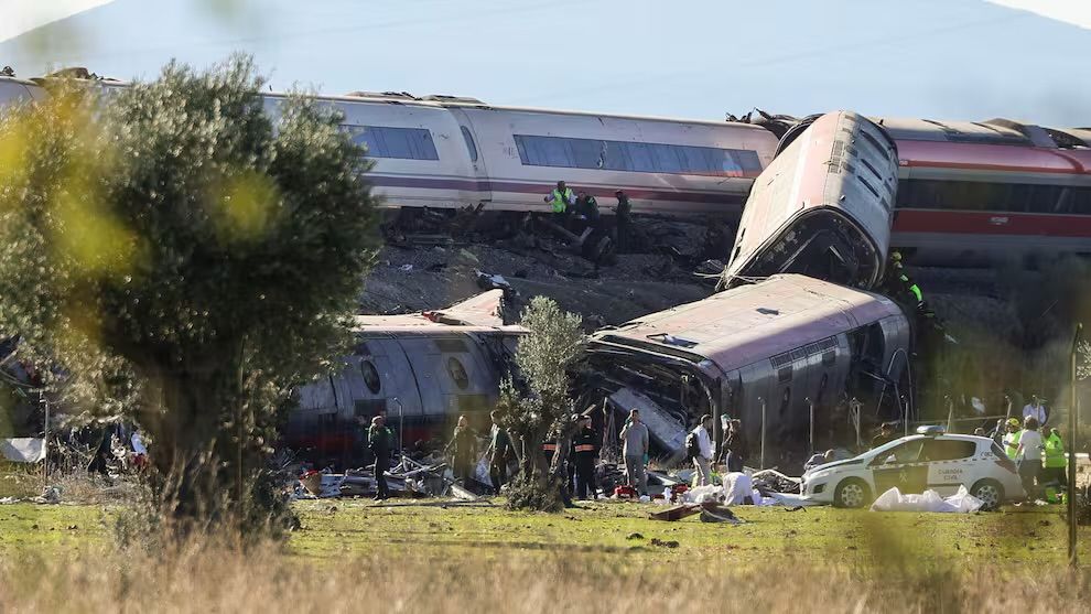 El accidente ferroviario en Toledo deja al menos 10 muertos tras el choque de dos trenes de alta velocidad