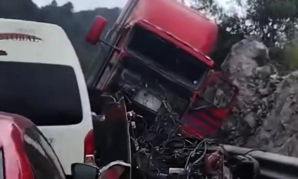 Un accidente en la autopista San Cristóbal-Tuxtla deja dos muertos y 14 lesionados