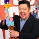 La muerte de Eric Bauza deja sin su voz moderna a Bugs Bunny y al Pato Lucas a los 46 años
