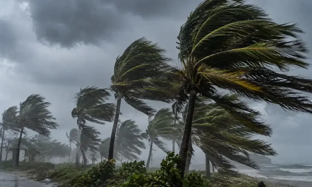 Huracán Simón y tormenta Rachel dejan tres muertos y 10 desaparecidos en México