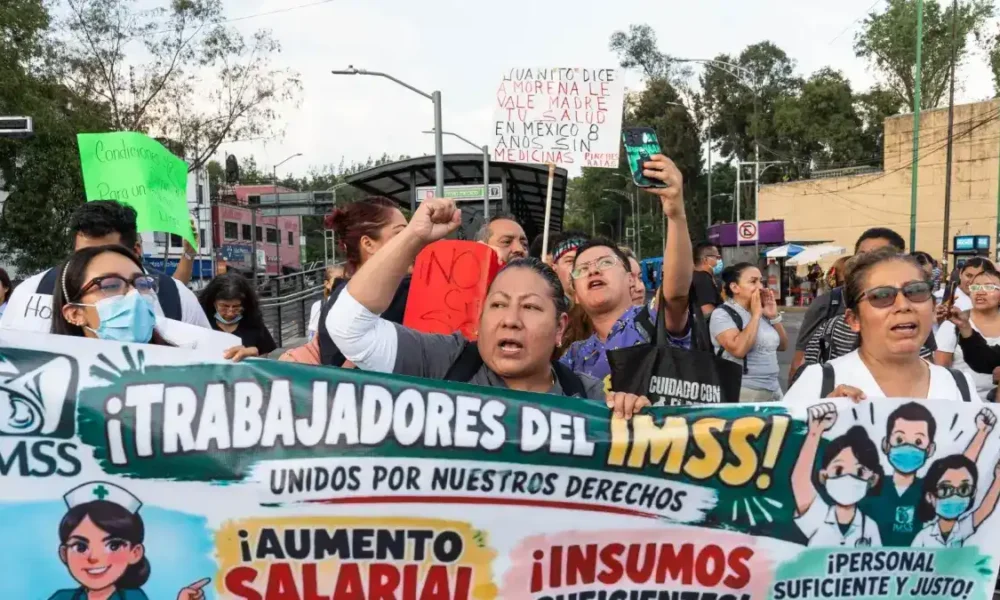 Trabajadores del IMSS protestan en CDMX por salarios, plazas y medicinas